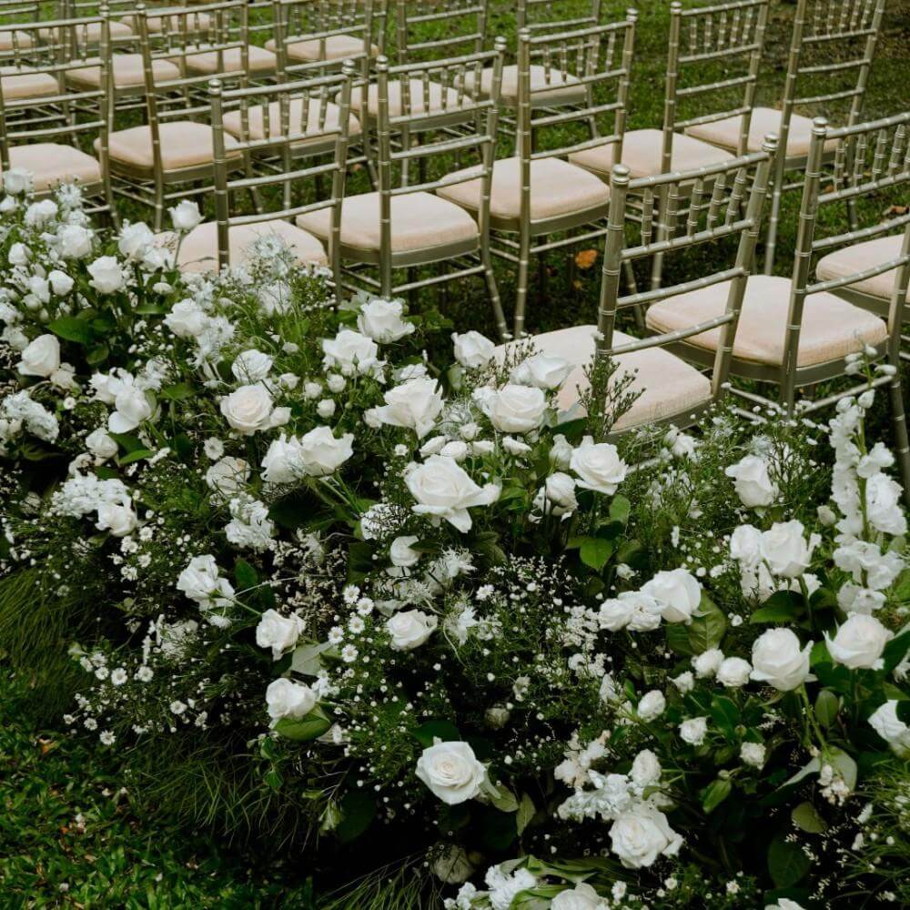 4 Beautiful Ways To Decorate Your Wedding Aisle With Fresh Flowers 5404